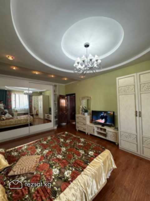 Продаю 2-этажный дом, 7 комнат.

Площадь - 300 кв. image 1