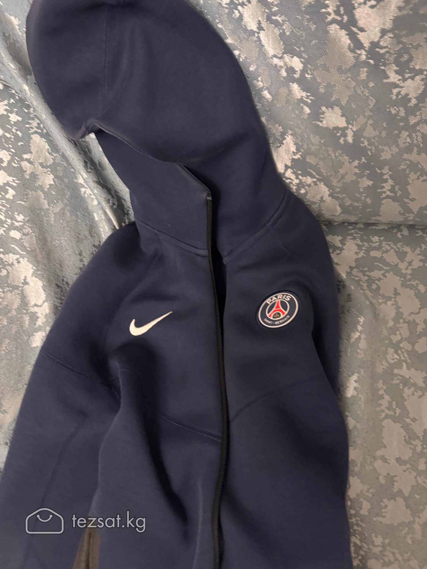 Продаю Nike tech fleece