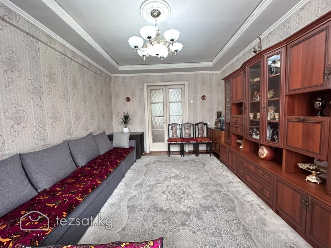 Продам 3-к. кв. в сталинском доме 70 м², 3/3 118 image 1