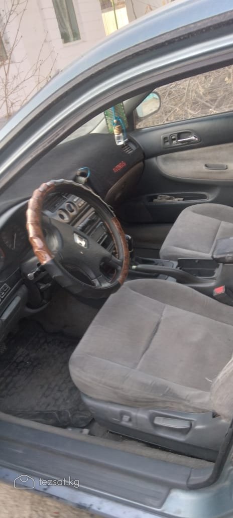 Продаю Honda Accord 1994 года image 1