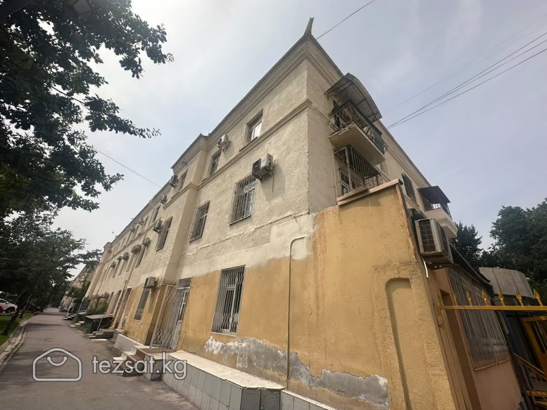 Продам 3-к. кв. в сталинском доме 70 м², 3/3 118
