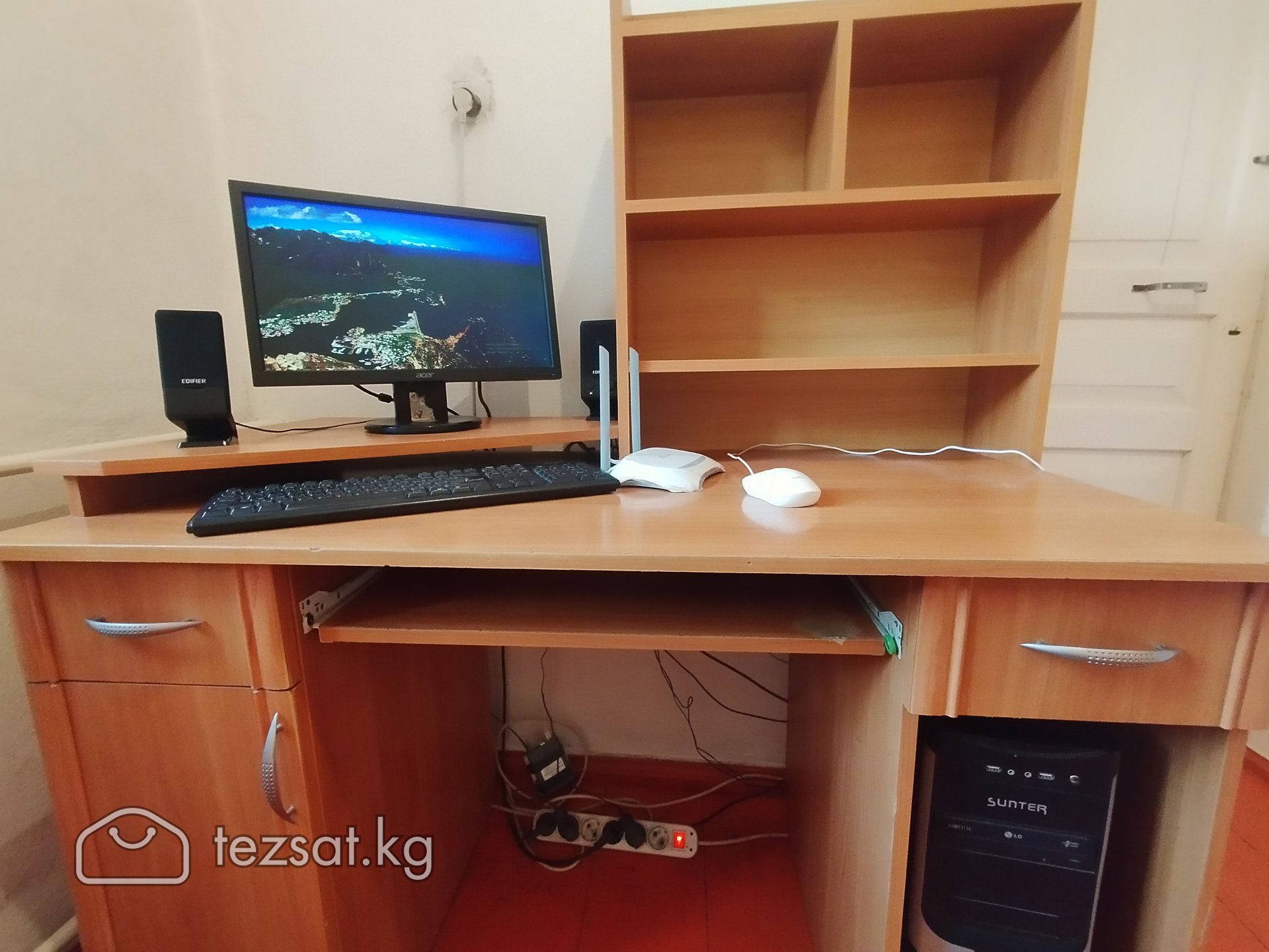 продаю компьютерный стол